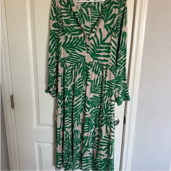 H&M Green Leaf Print Dress - Picture 3 of 3
